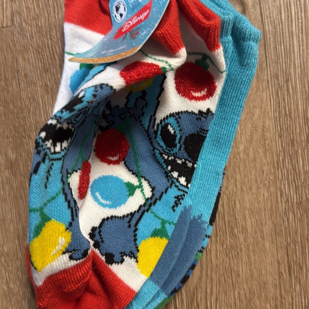 ❤️free with purchase❤️ Lilo & stitch no show holiday socks| 3 pair| size 4-10 - Picture 6 of 6